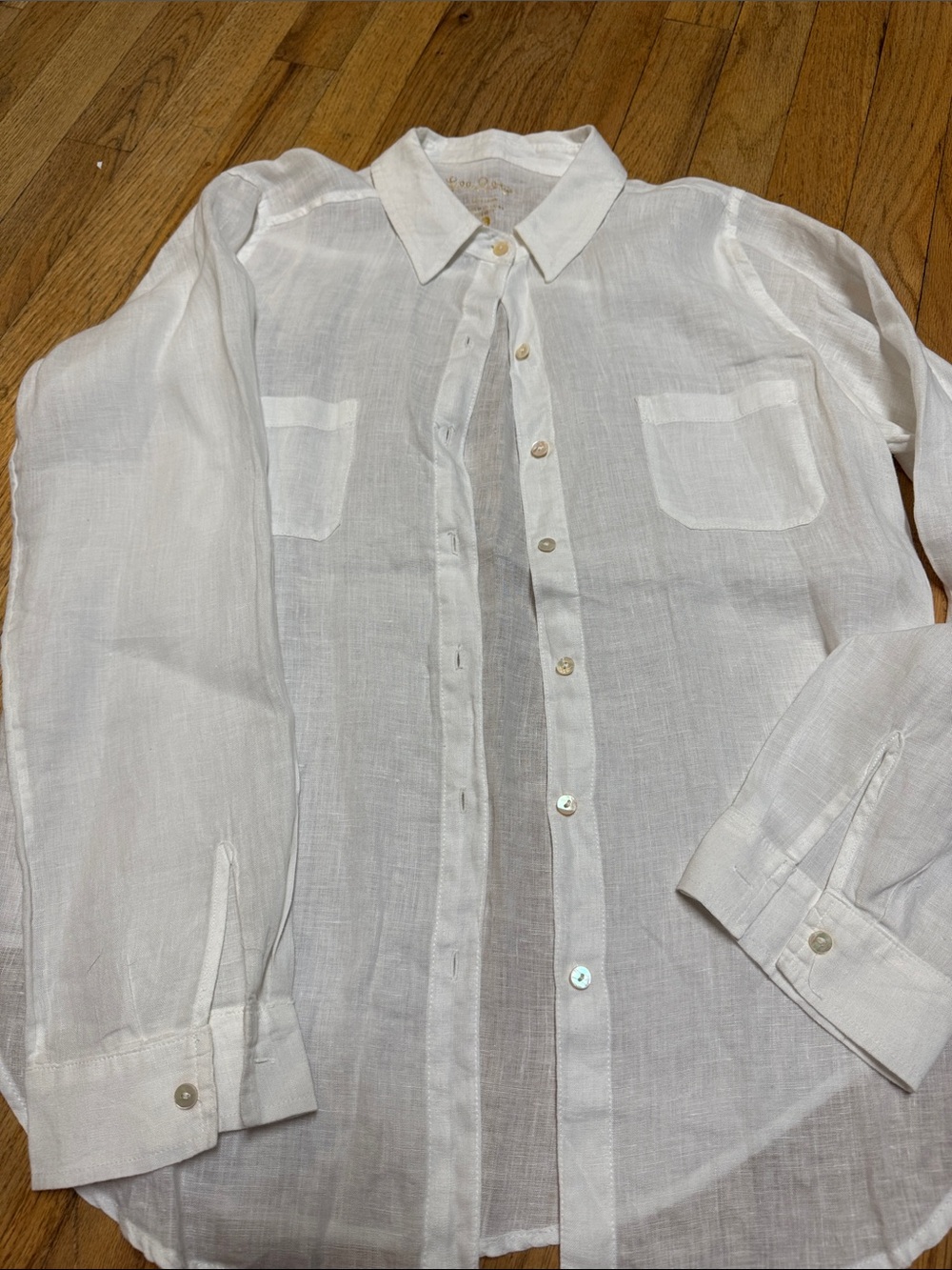 Lilly Pulitzer women’s White Linen Button-Down Shirt EUC. Small